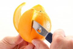 Кухонный нож для очистки цитрусовых.